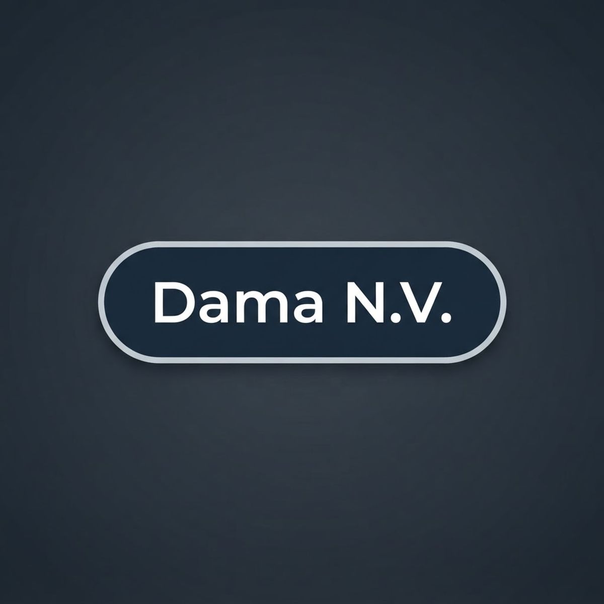 Operator Dama N.V. badge op donkere achtergrond